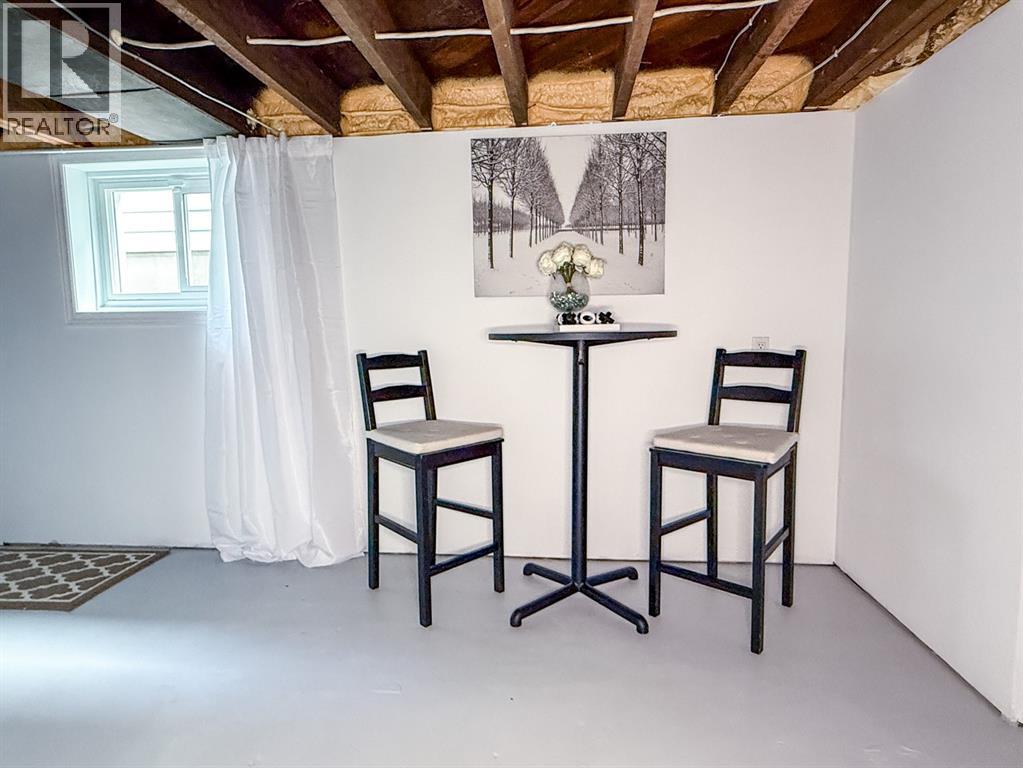 114 COLLEGE N AVENUE North - 19
