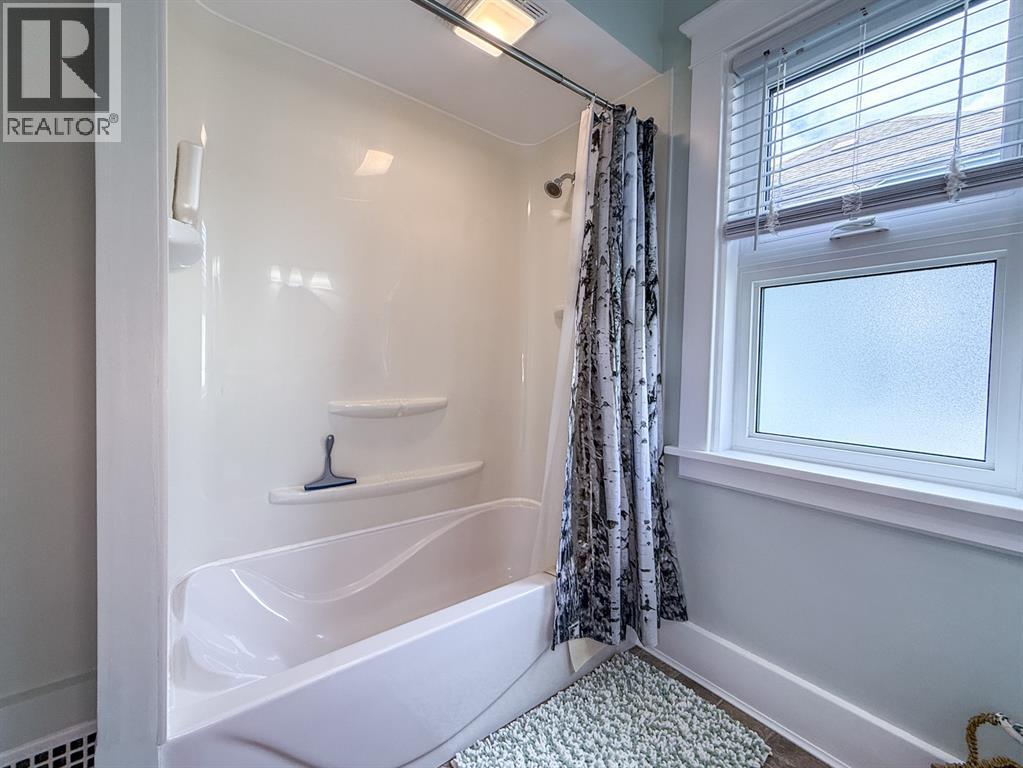 114 COLLEGE N AVENUE North - 16