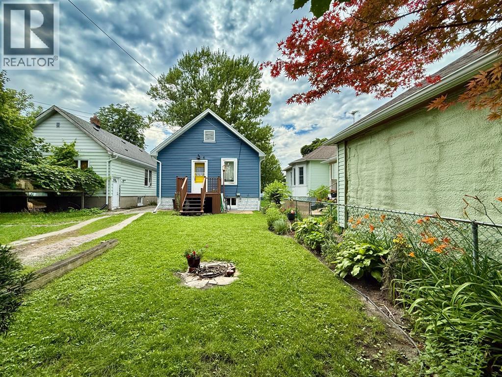 114 COLLEGE N AVENUE North - 24