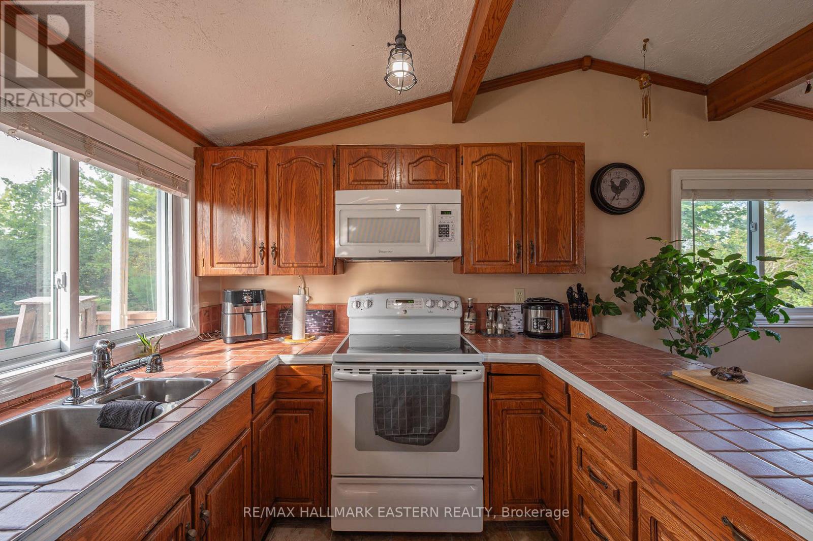 137 GRANDVIEW DRIVE - 23