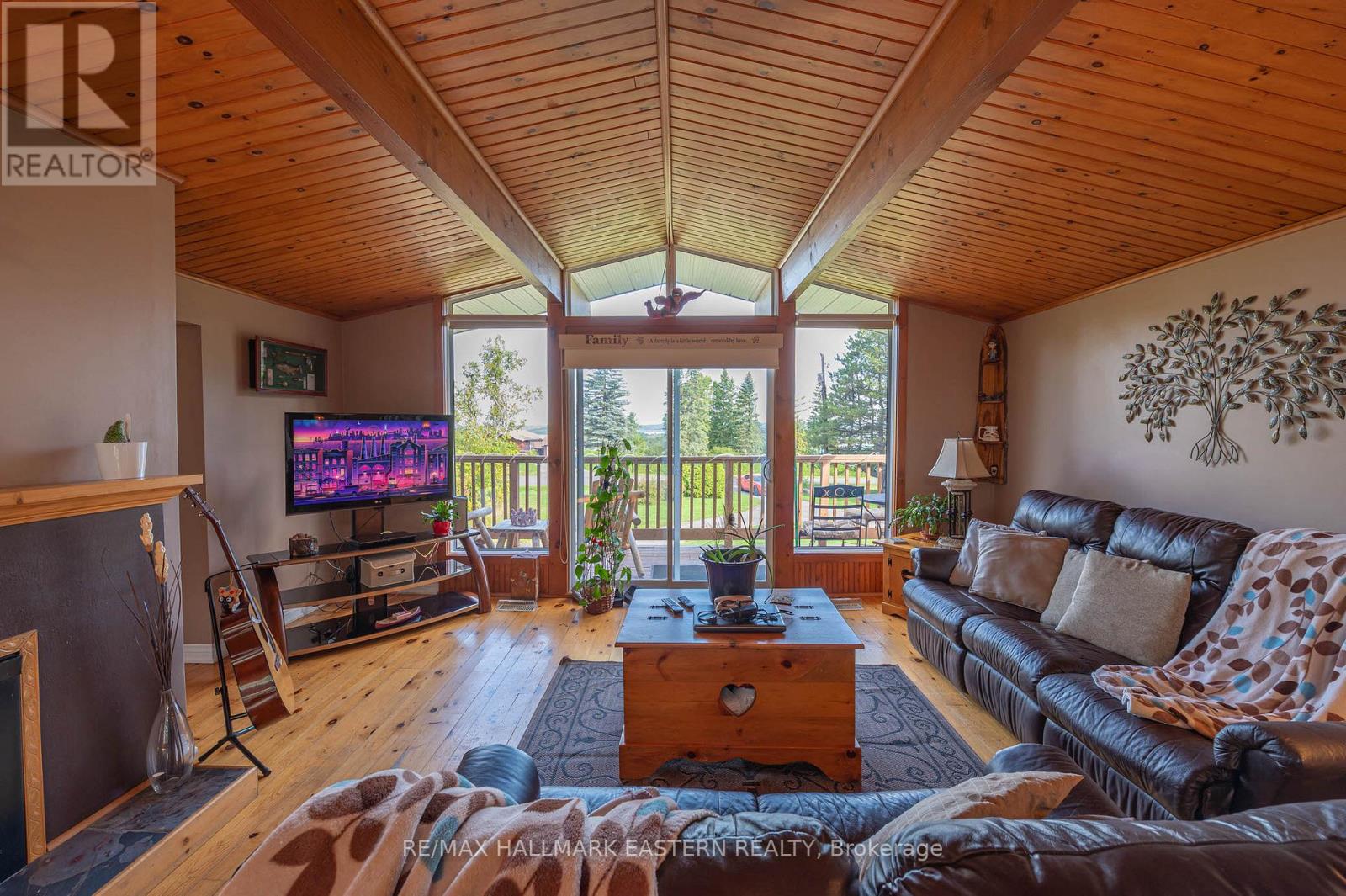 137 GRANDVIEW DRIVE - 29