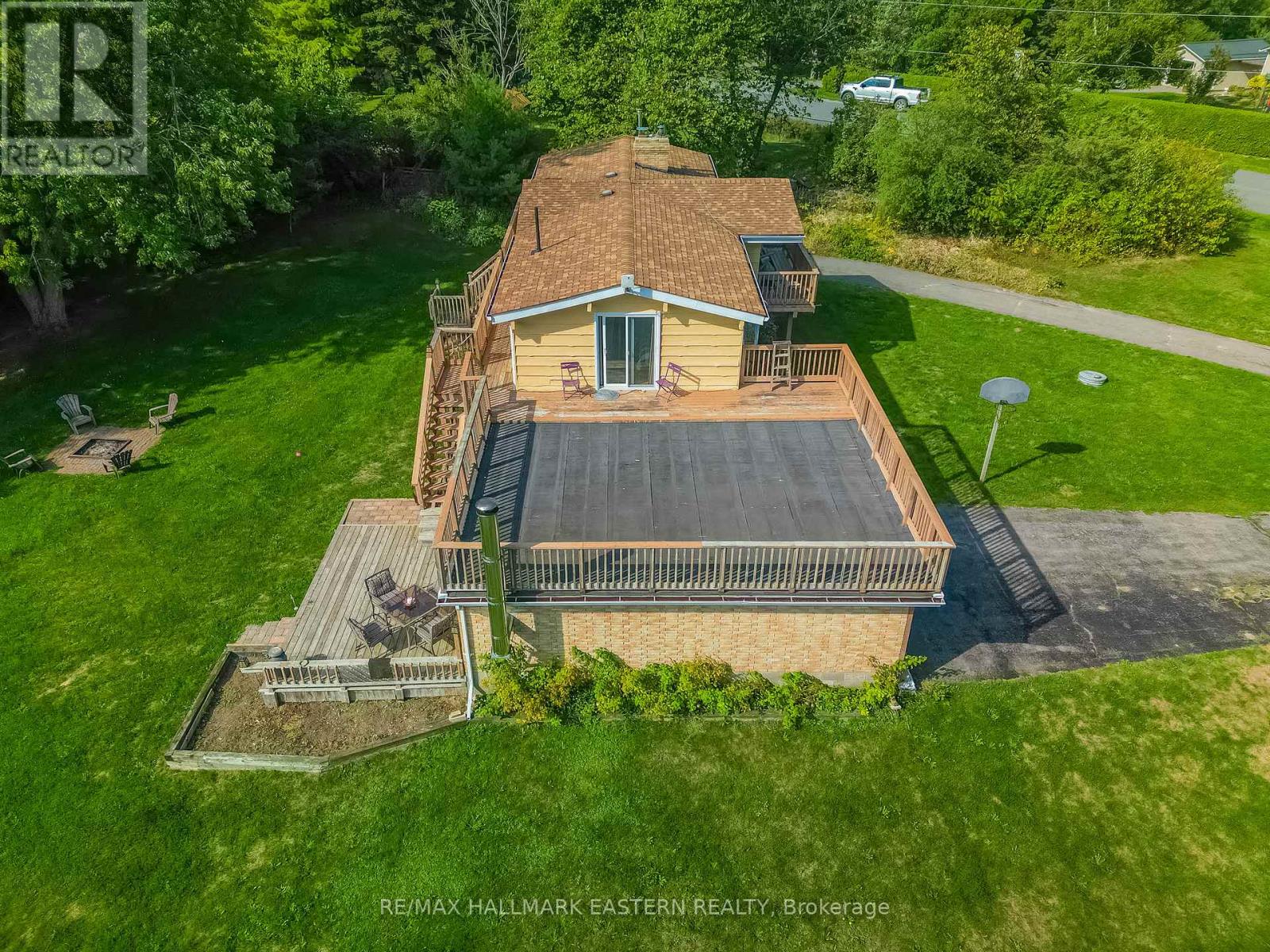 137 GRANDVIEW DRIVE - 48