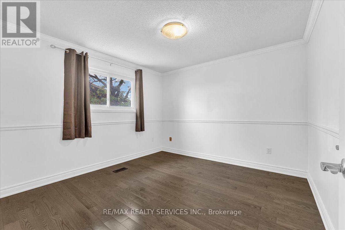 79 BURGBY AVENUE - 33