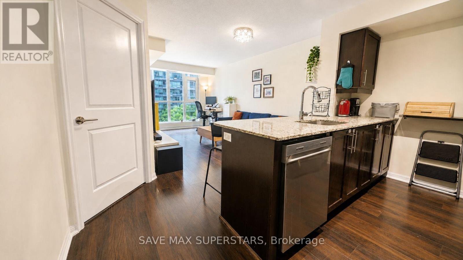 #714 35 BASTION STREET - Image 12