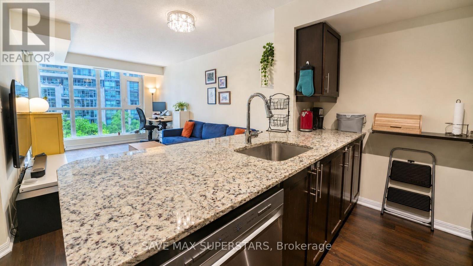 #714 35 BASTION STREET - Image 13