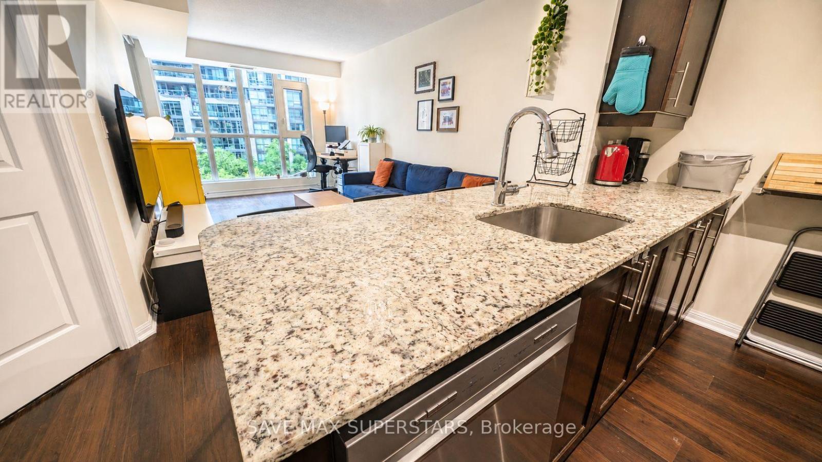 #714 35 BASTION STREET - Image 14