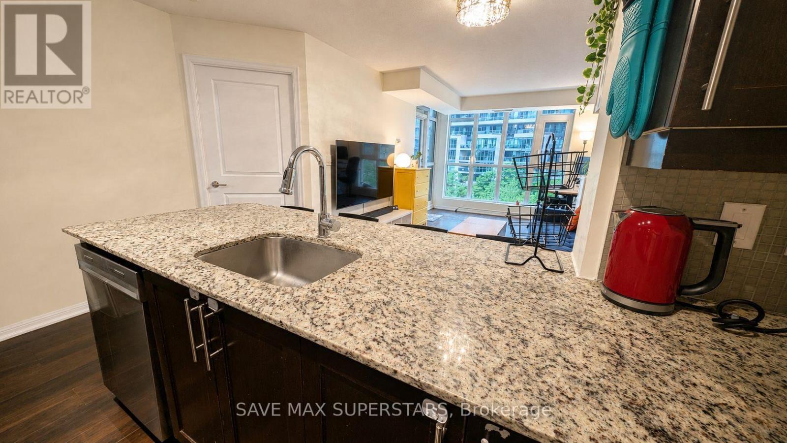 #714 35 BASTION STREET - Image 15