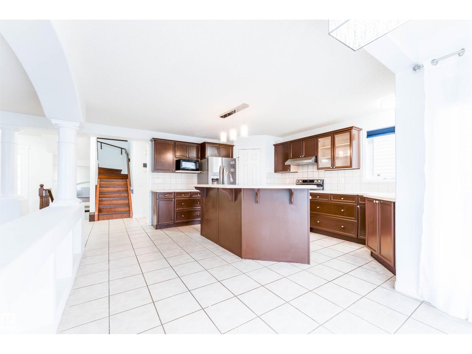 14916 136 ST NW - 10