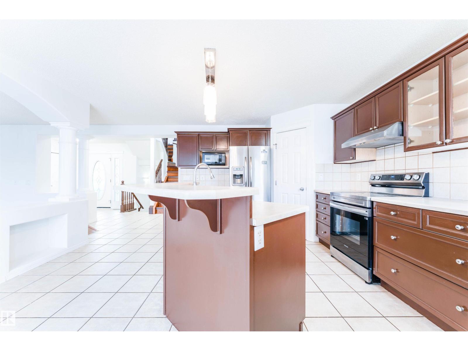 14916 136 ST NW - 11