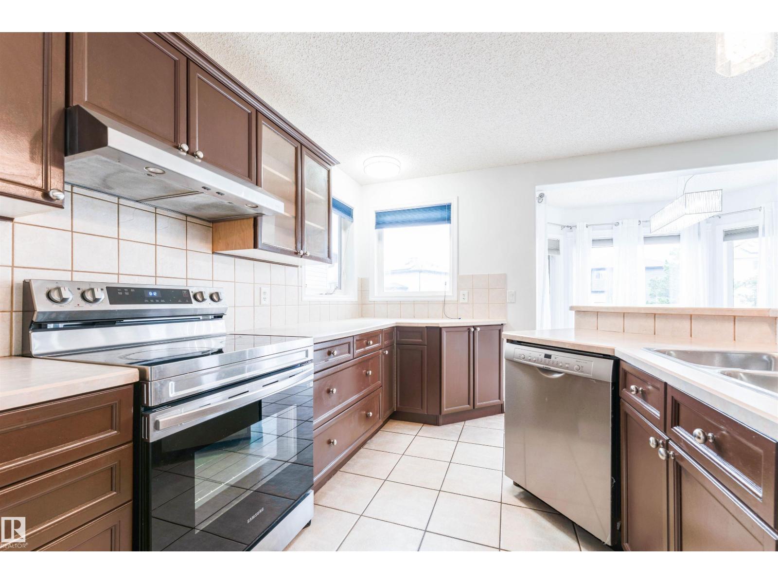 14916 136 ST NW - 12