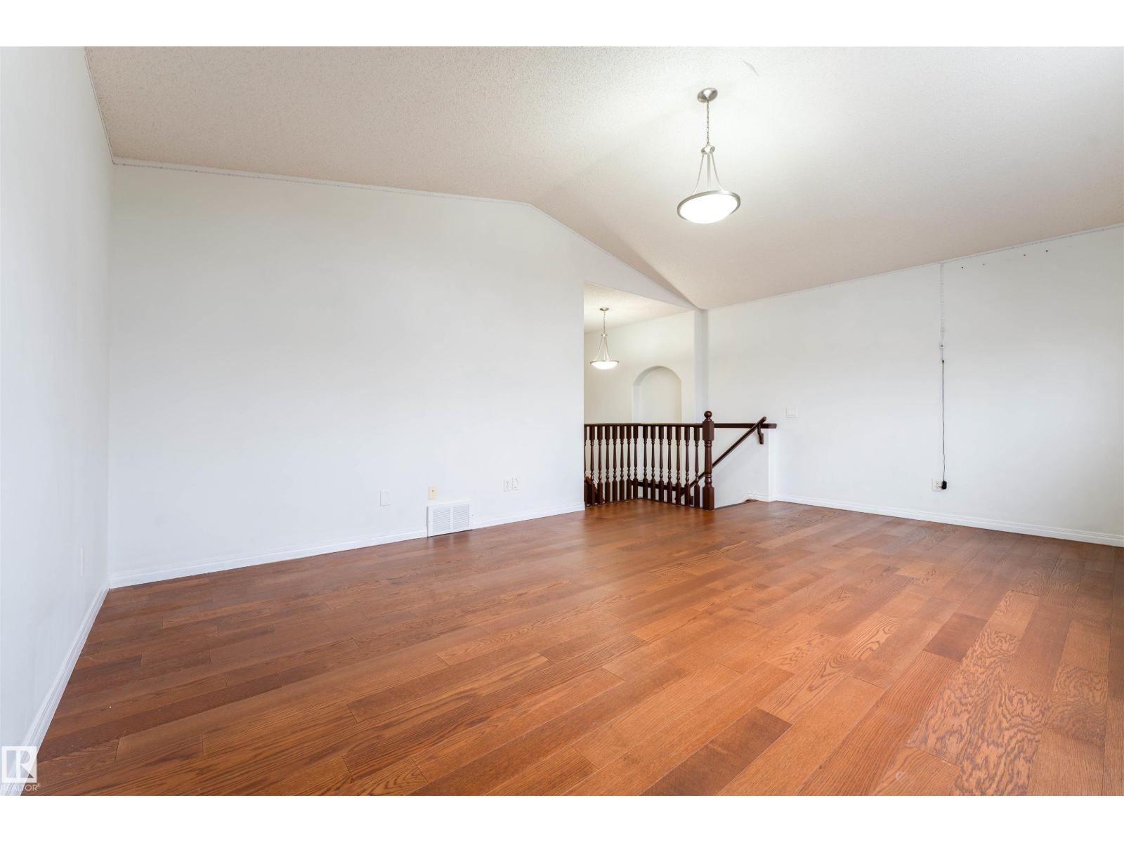 14916 136 ST NW - 23