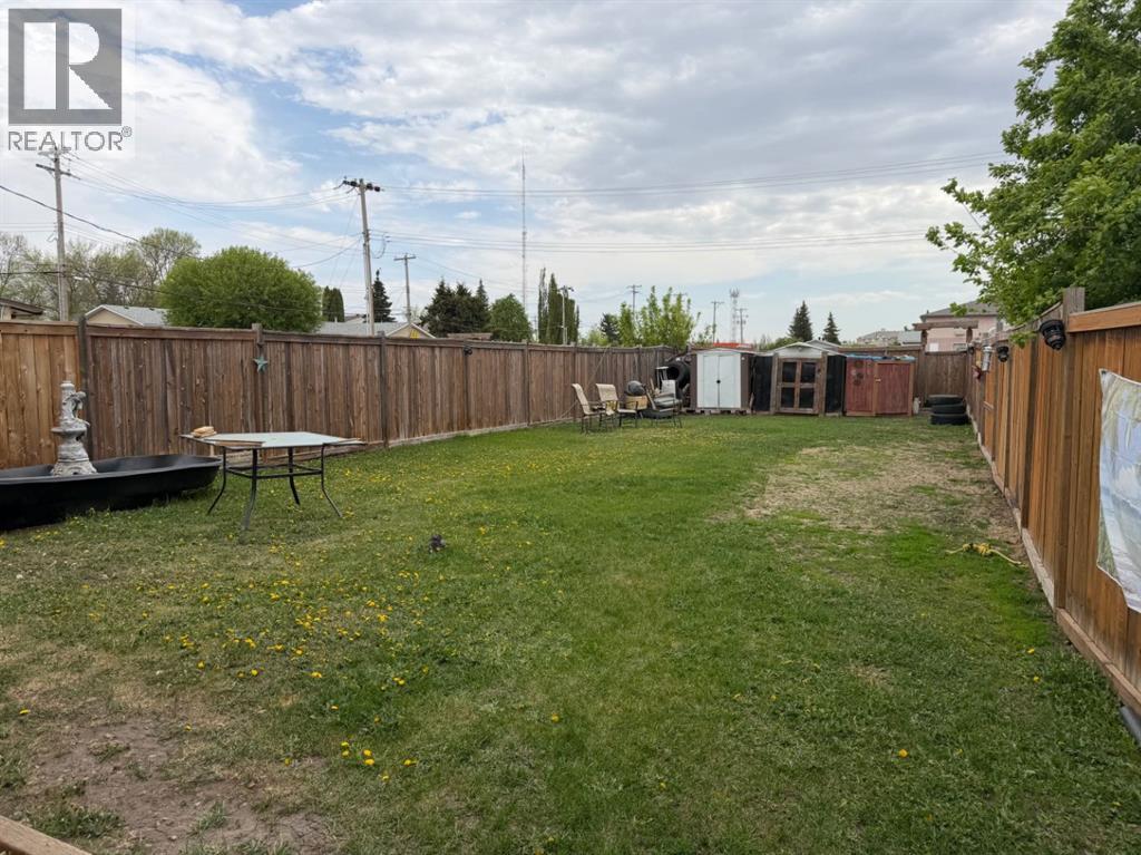 6403B 49 Avenue - 17