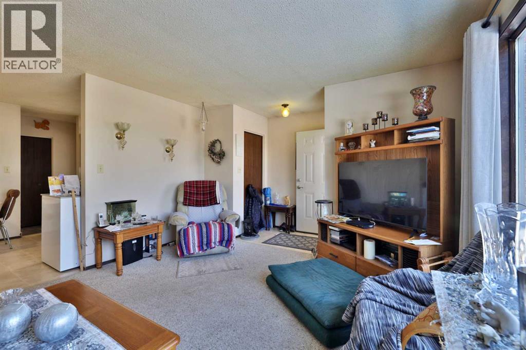 6403B 49 Avenue - 4