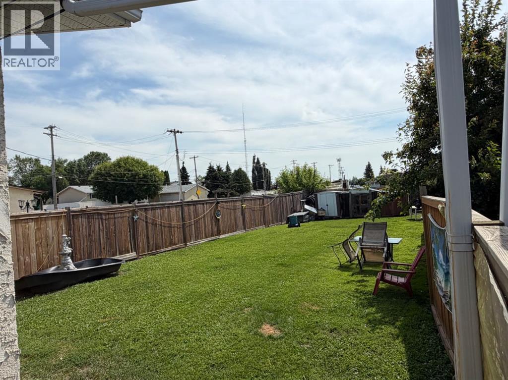 6403B 49 Avenue - 16