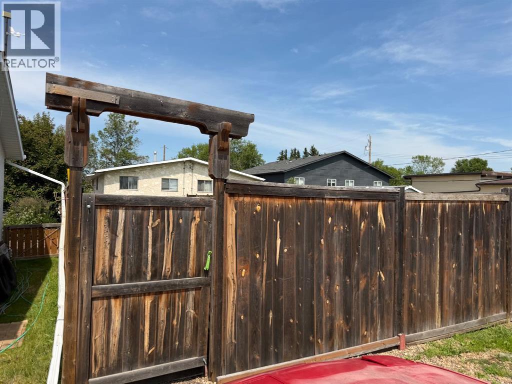6403B 49 Avenue - 19
