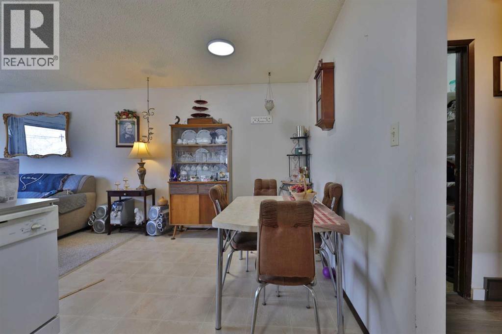 6403B 49 Avenue - 9
