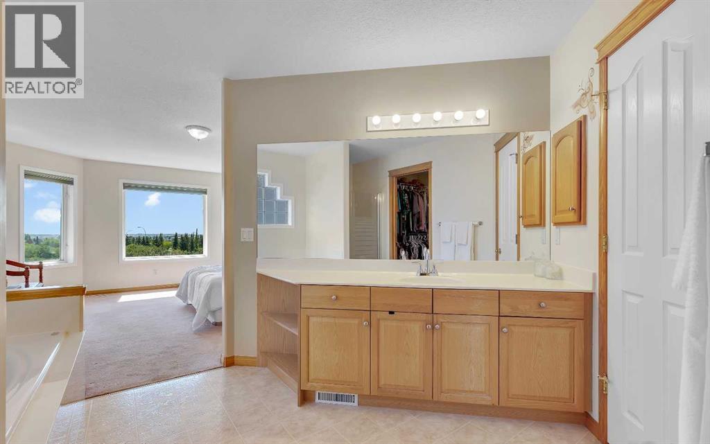 9 Panorama Hills Manor NW - 27