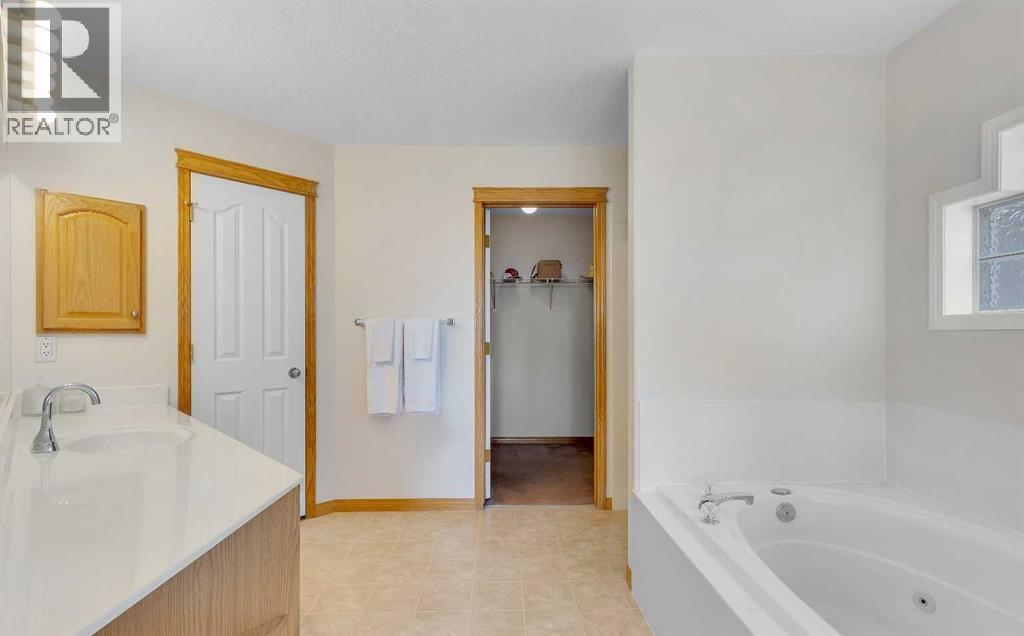 9 Panorama Hills Manor NW - 26