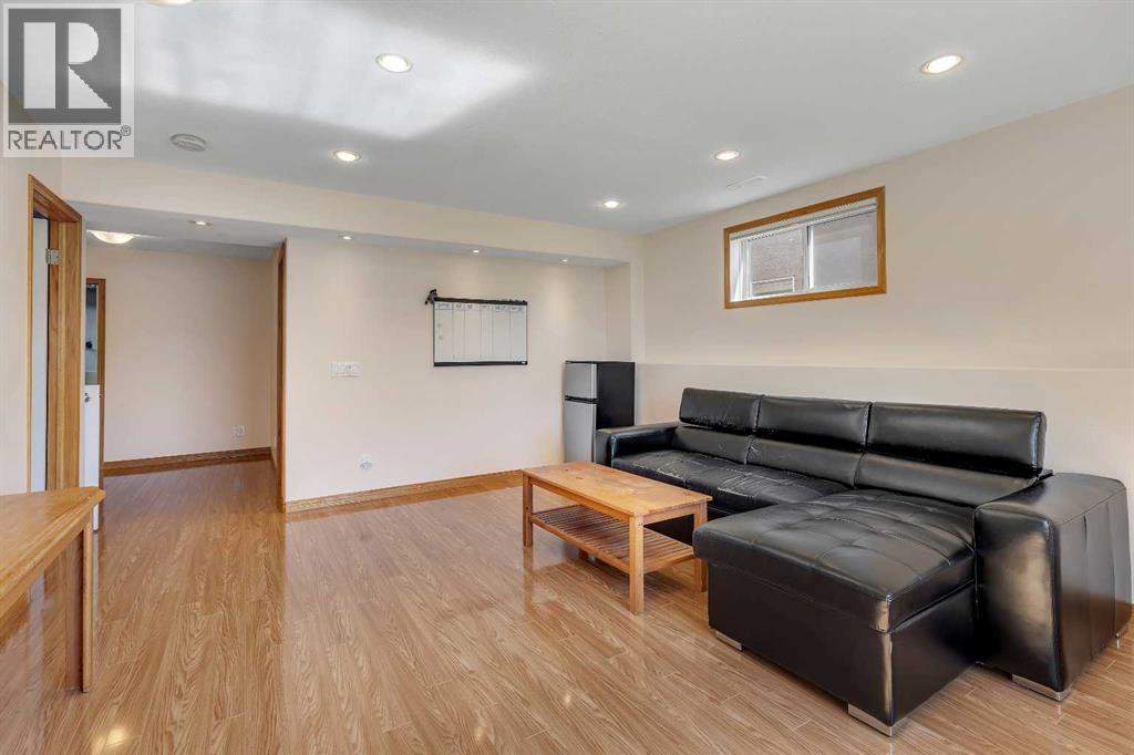 9 Panorama Hills Manor NW - 34