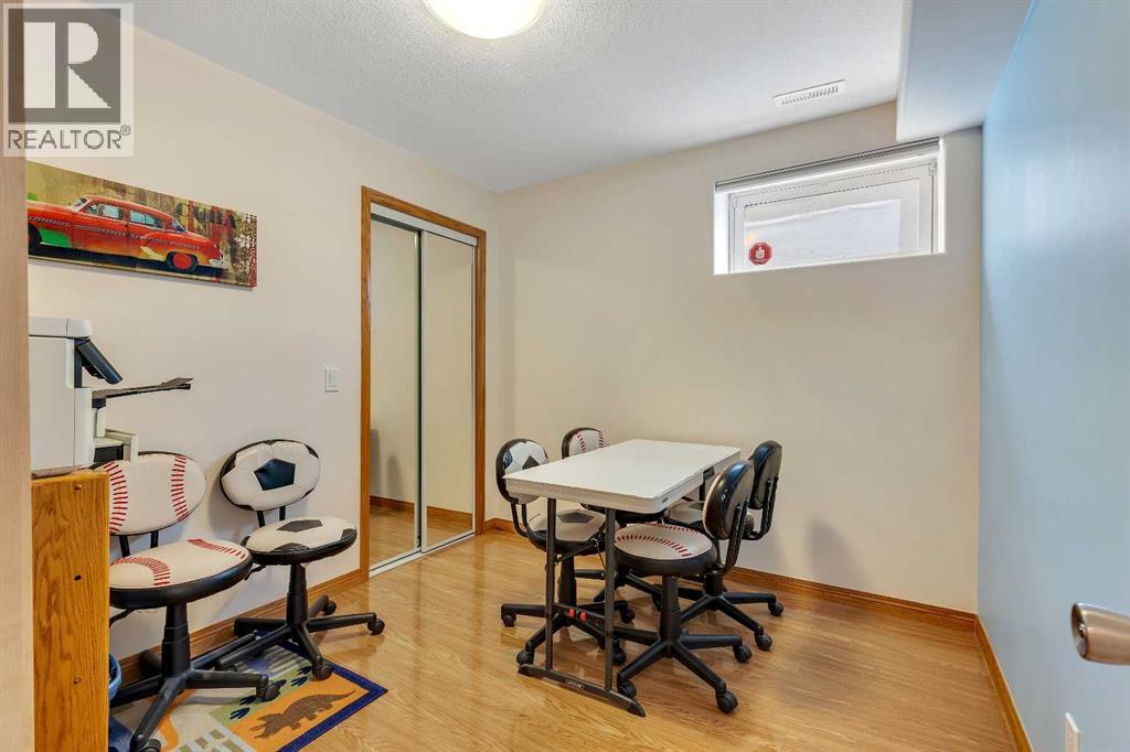 9 Panorama Hills Manor NW - 36