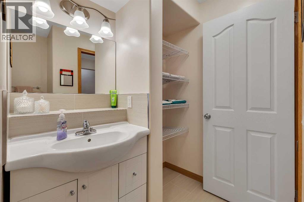 9 Panorama Hills Manor NW - 38