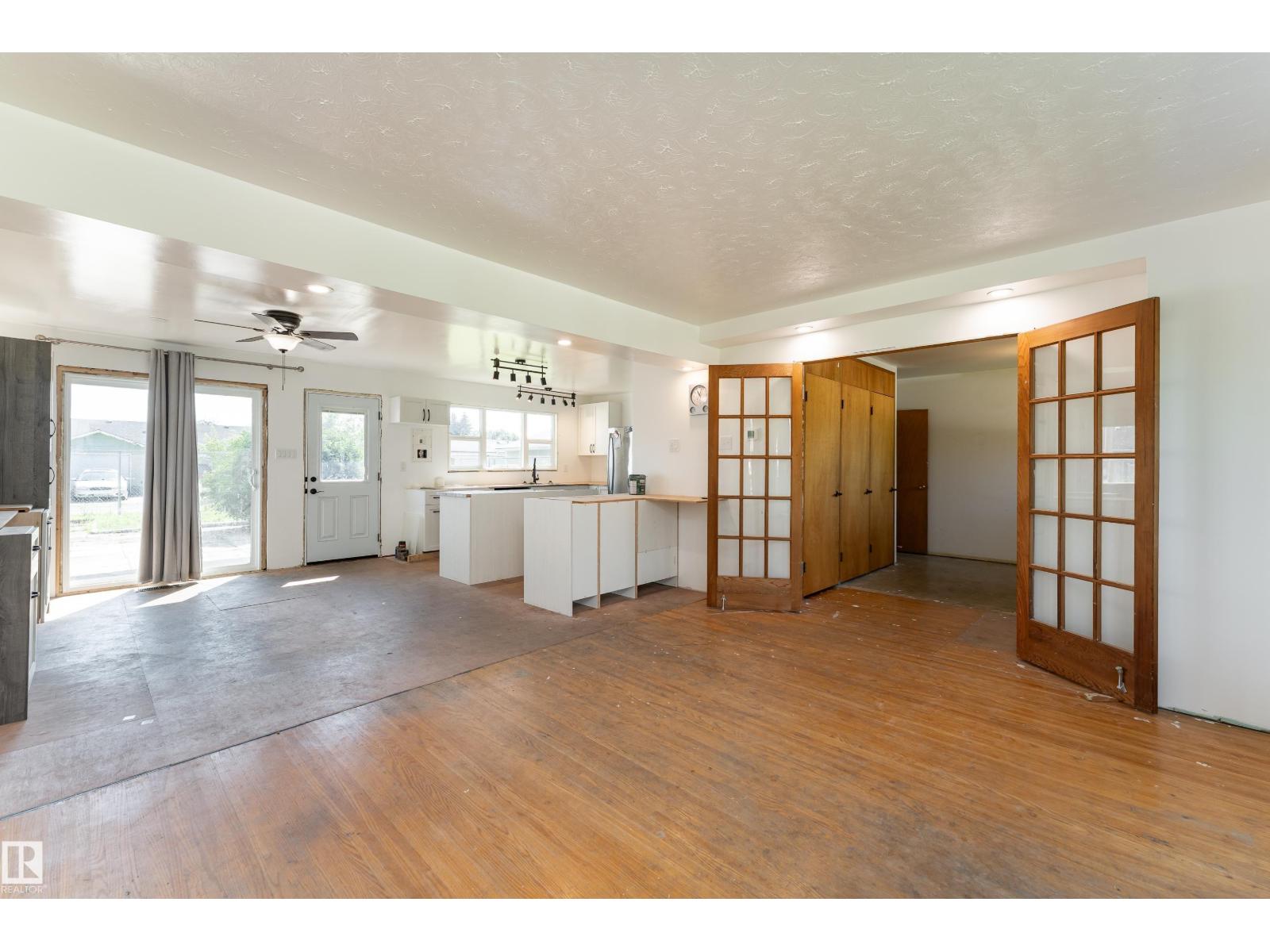 13423 112 ST NW - 5
