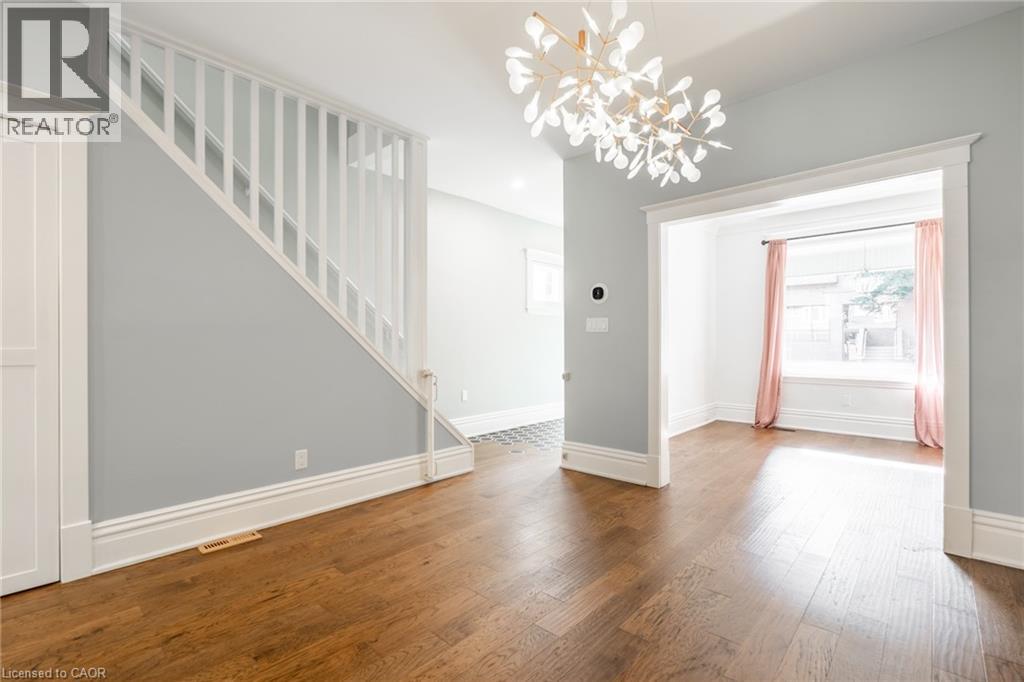 11 LORNE Avenue - 12