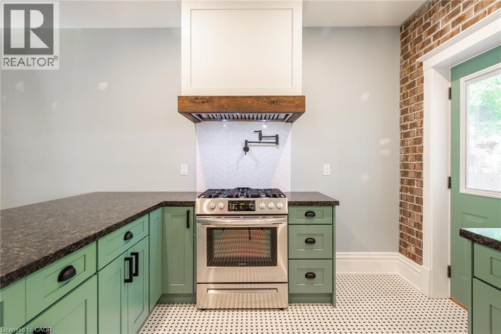 11 LORNE Avenue - 16