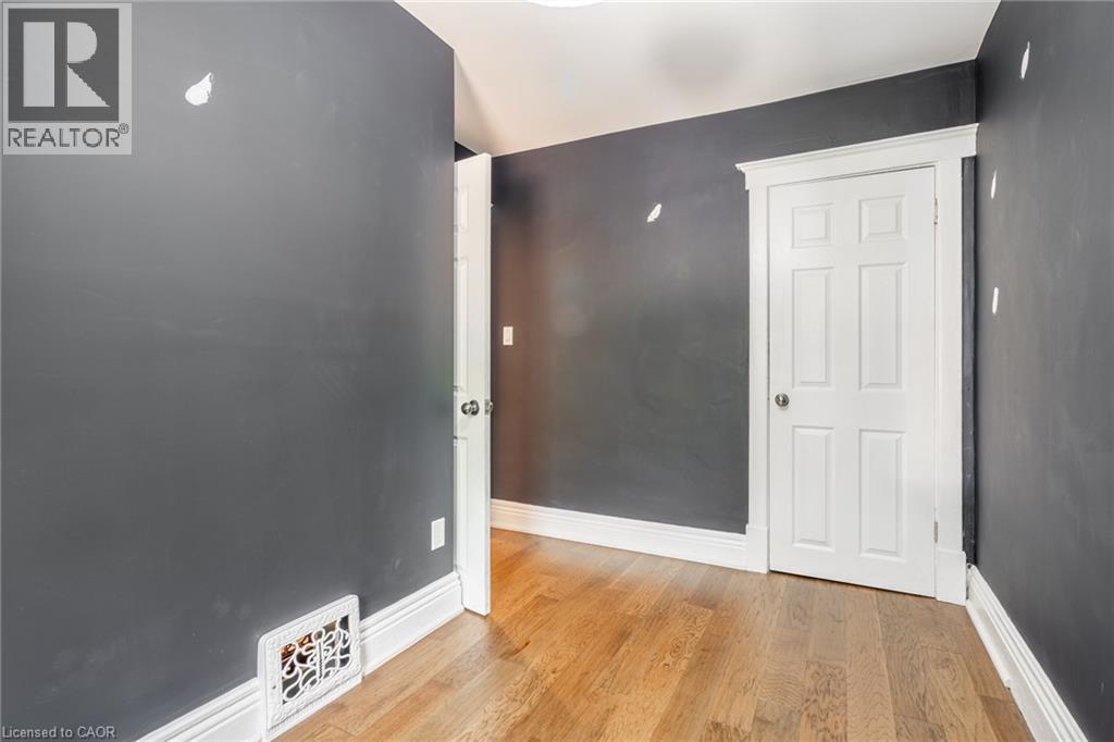 11 LORNE Avenue - 26