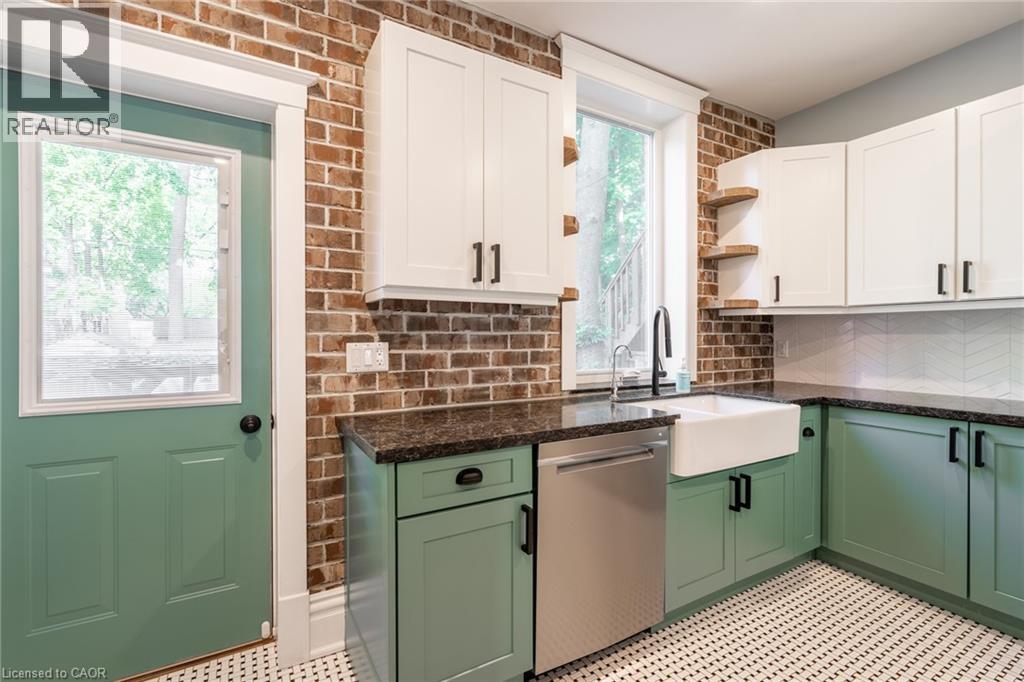 11 LORNE Avenue - 18