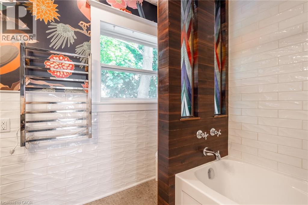 11 LORNE Avenue - 24