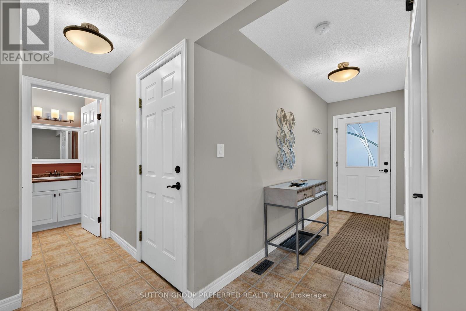 #6 20 WINDEMERE PLACE - Image 12