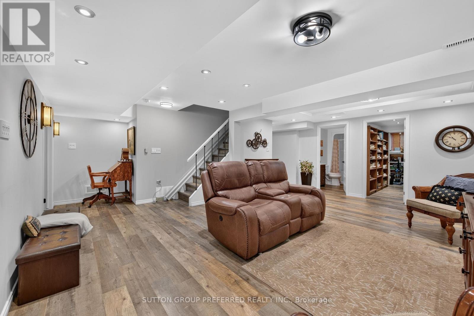 #6 20 WINDEMERE PLACE - Image 32