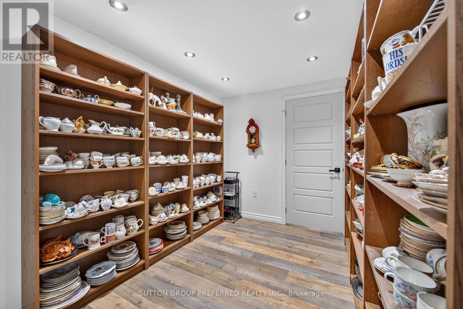 #6 20 WINDEMERE PLACE - Image 33