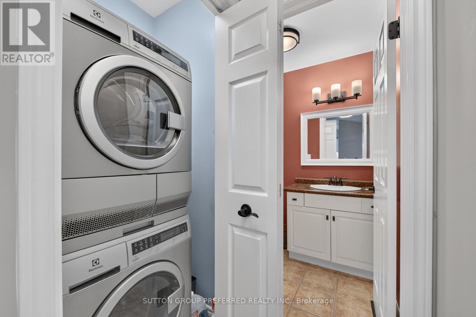 #6 20 WINDEMERE PLACE - Image 46