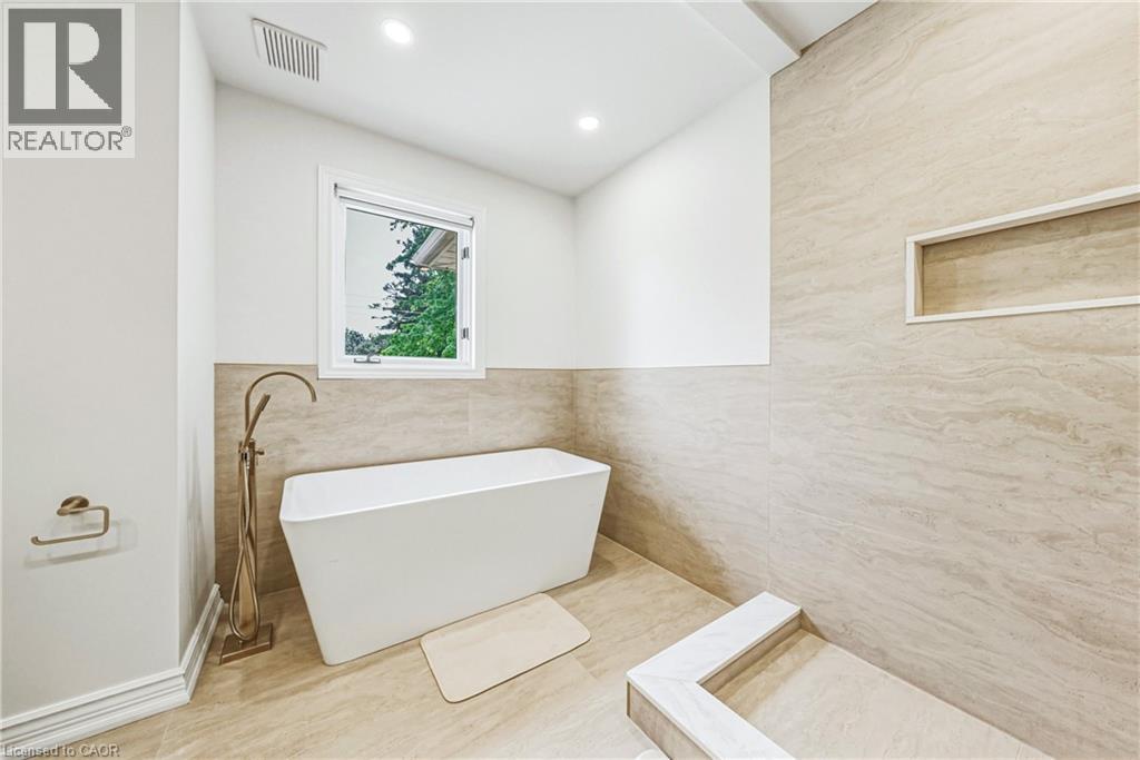 399 GOLF LINKS Road - 33