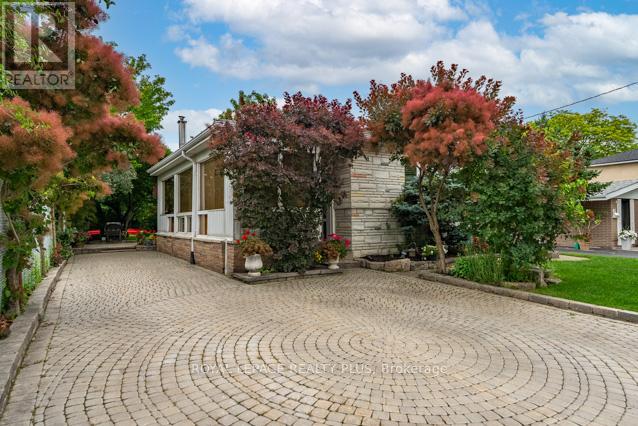 87 HULLMAR DRIVE - 1