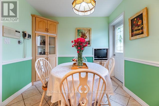 87 HULLMAR DRIVE - 17