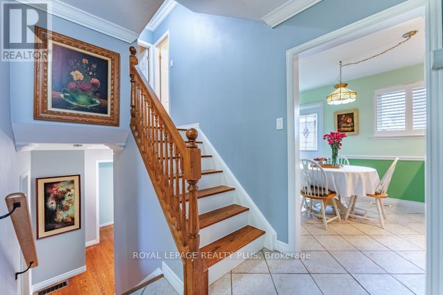 87 HULLMAR DRIVE - 19