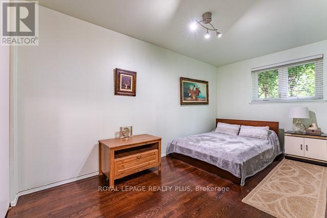 87 HULLMAR DRIVE - 23