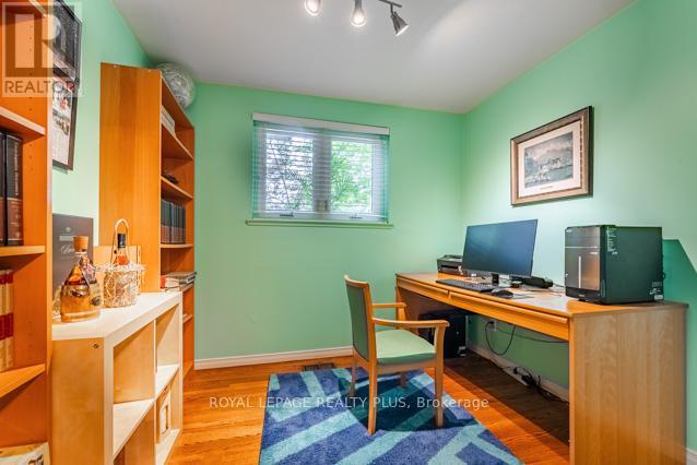 87 HULLMAR DRIVE - 25