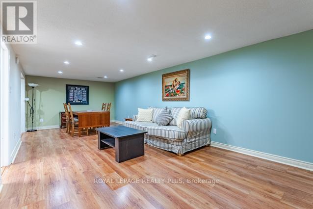 87 HULLMAR DRIVE - 29