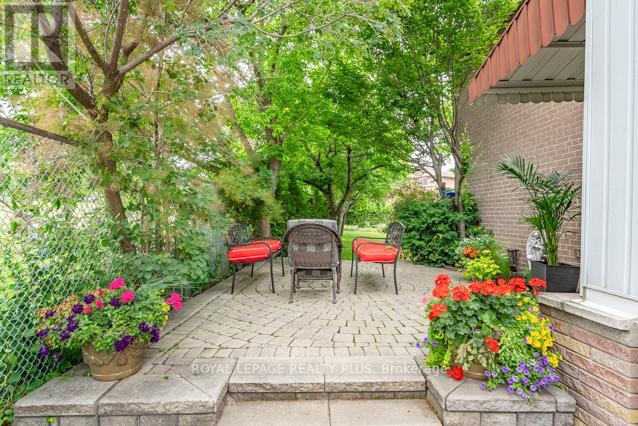 87 HULLMAR DRIVE - 35