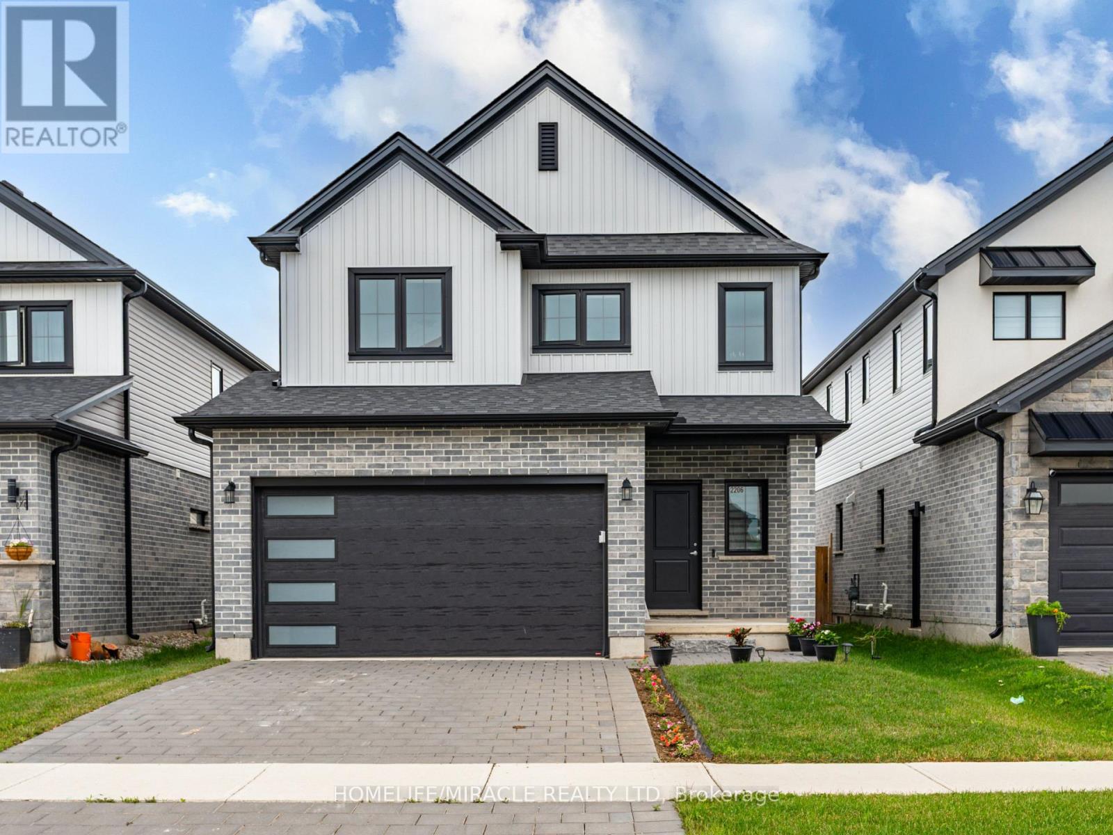 2206 SOUTHPORT CRESCENT - 1