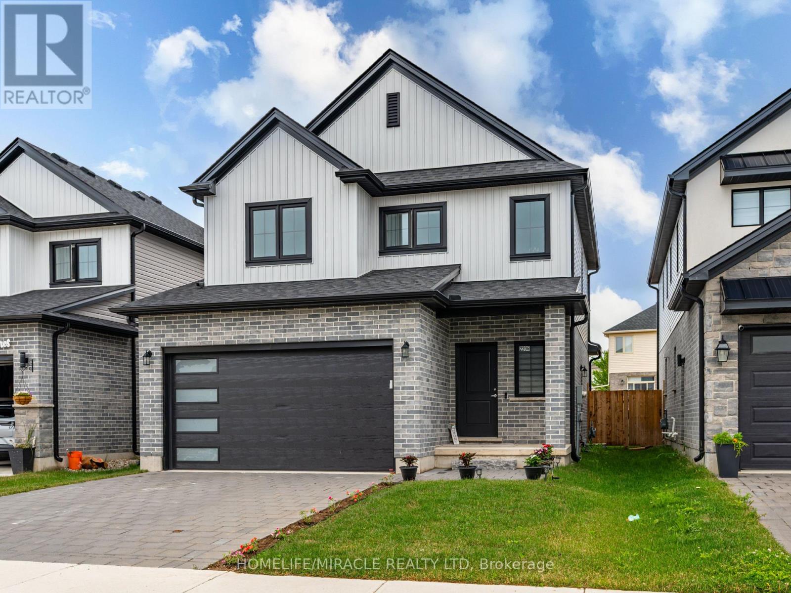 2206 SOUTHPORT CRESCENT - 3