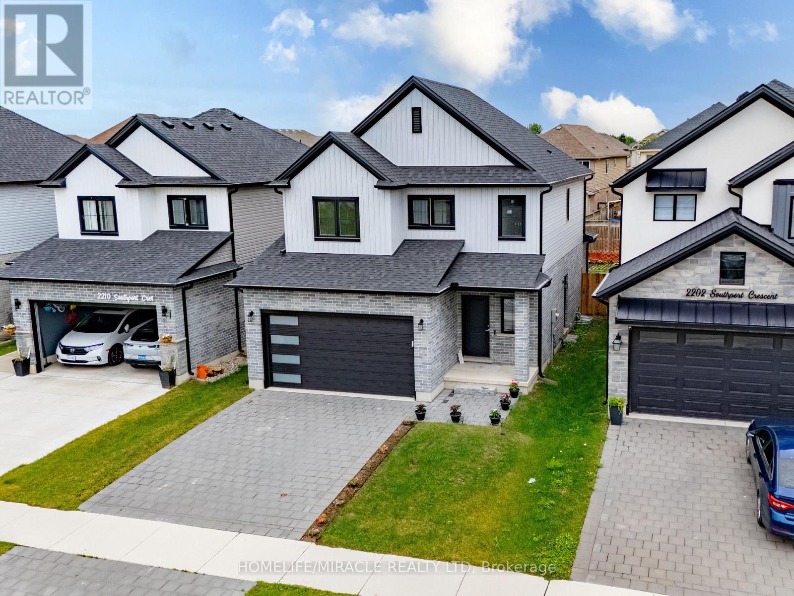 2206 SOUTHPORT CRESCENT - 4