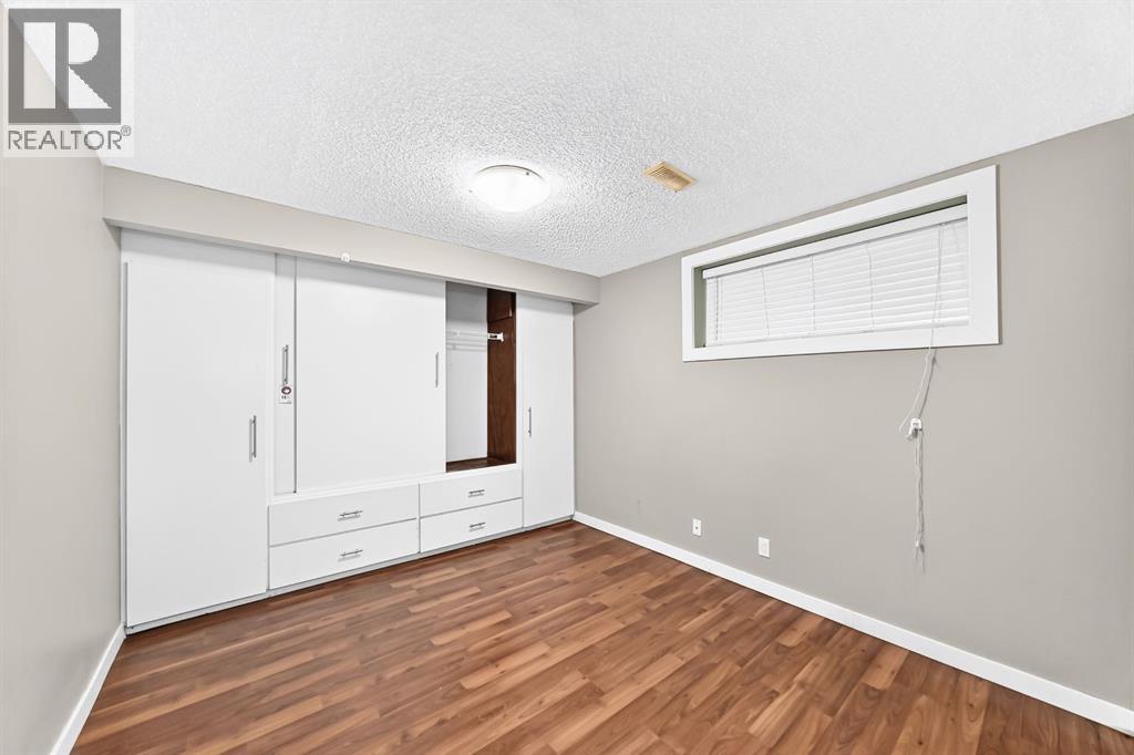 277 Saddlecrest Way NE - 37