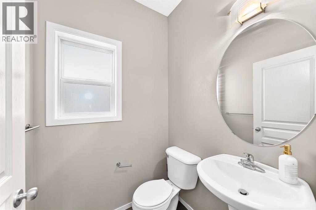 277 Saddlecrest Way NE - 16