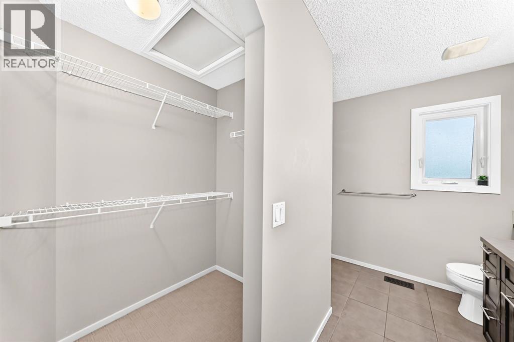 277 Saddlecrest Way NE - 26
