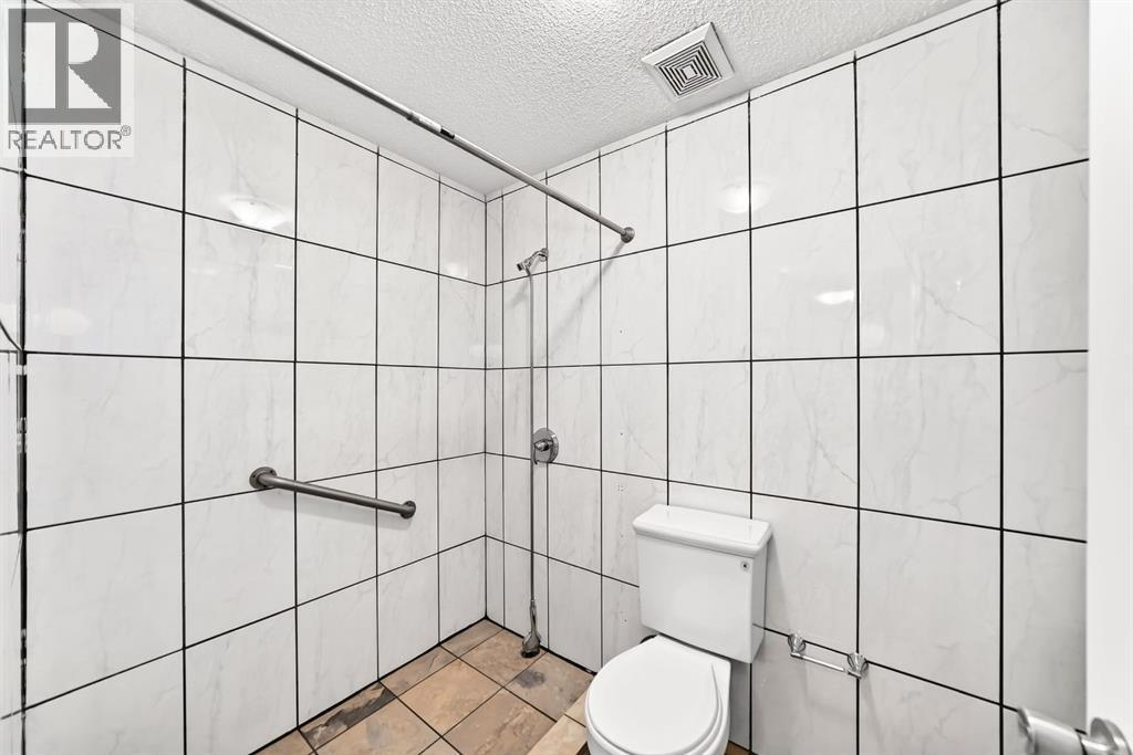 277 Saddlecrest Way NE - 38